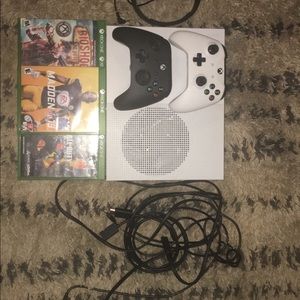 Barely used Xbox one s